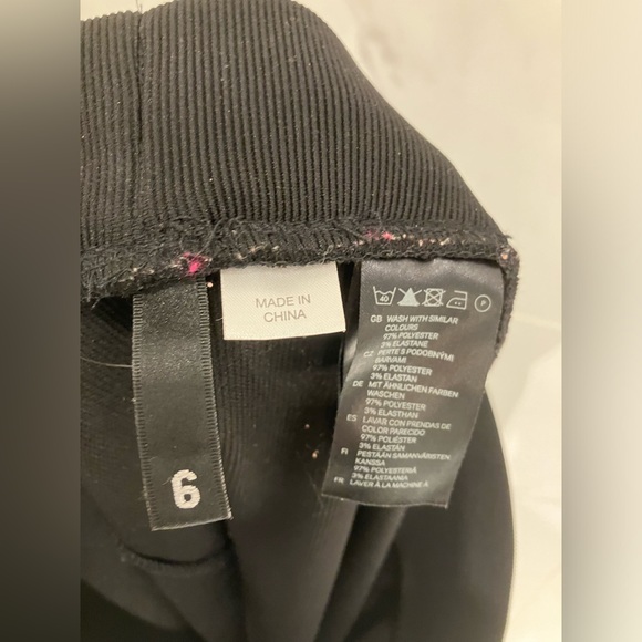 Black Ribbed Skirt - Size 6 - Picture 2 of 3